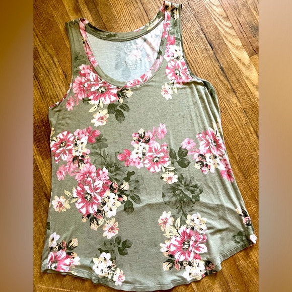 MAURICES FLORAL SLEEVELESS TOP - Picture 1 of 2